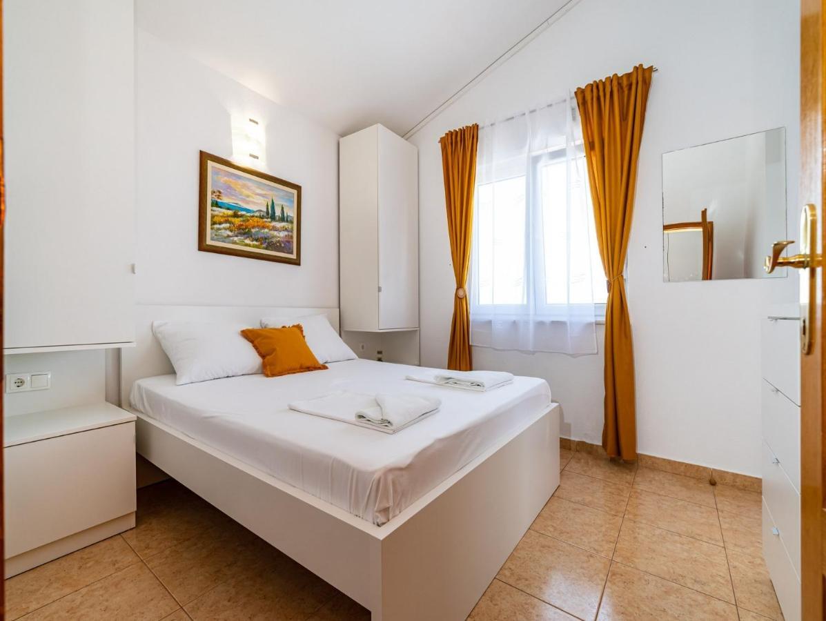 Apartments Prkacin Starigrad Paklenica Exterior photo