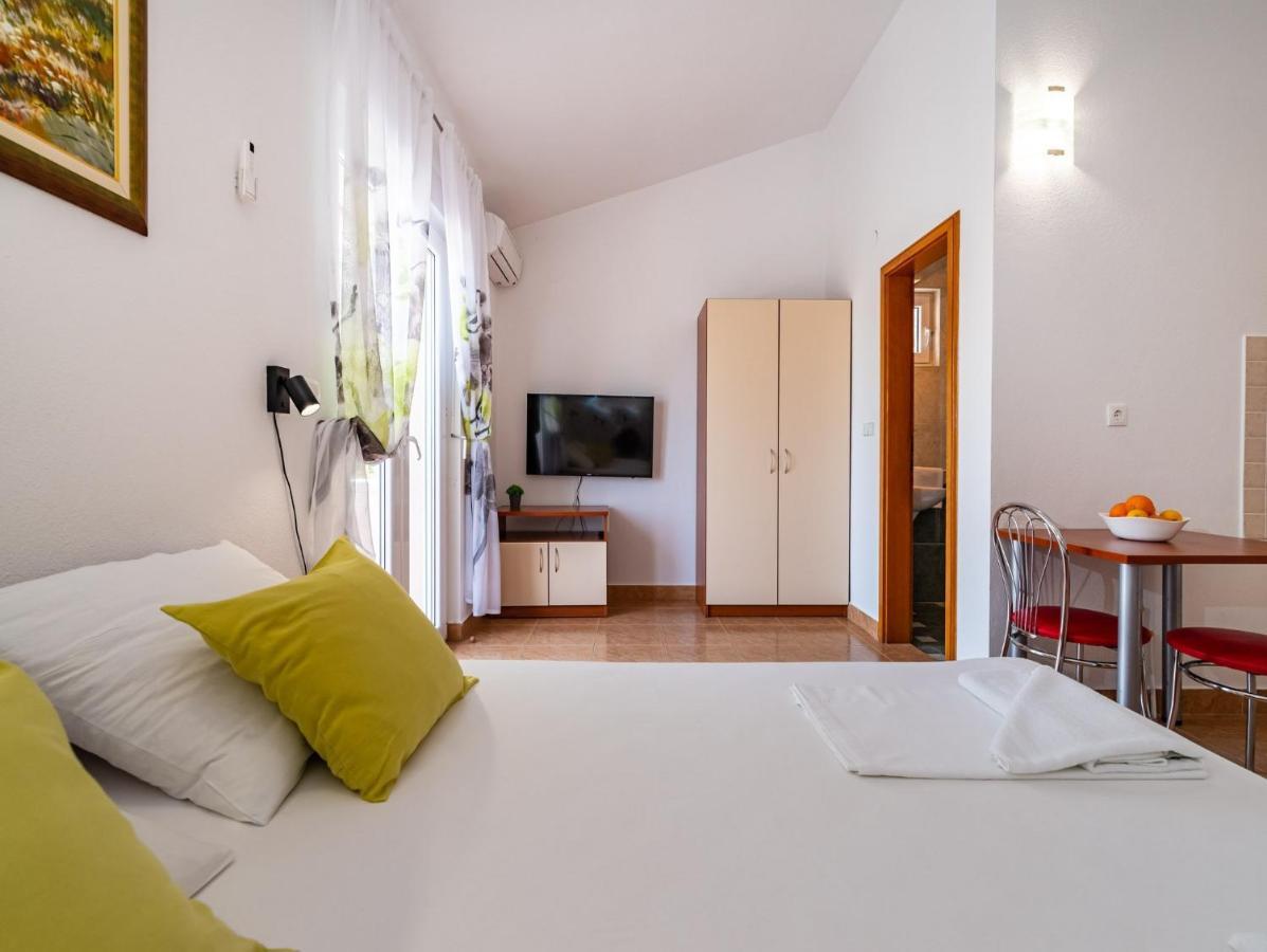 Apartments Prkacin Starigrad Paklenica Exterior photo