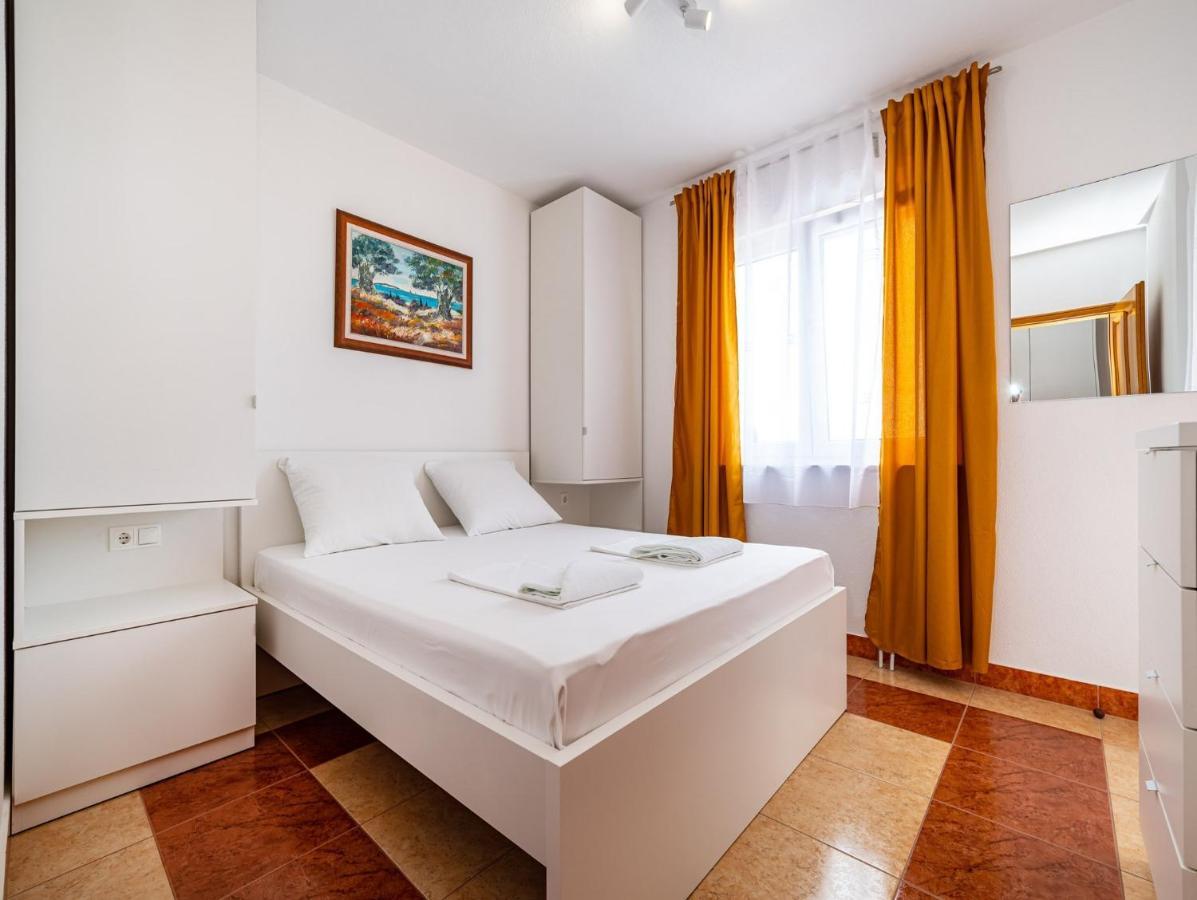 Apartments Prkacin Starigrad Paklenica Exterior photo