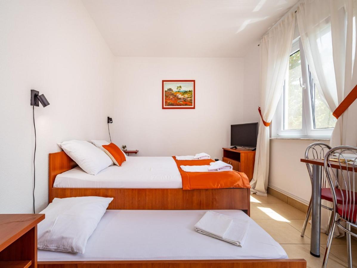 Apartments Prkacin Starigrad Paklenica Exterior photo